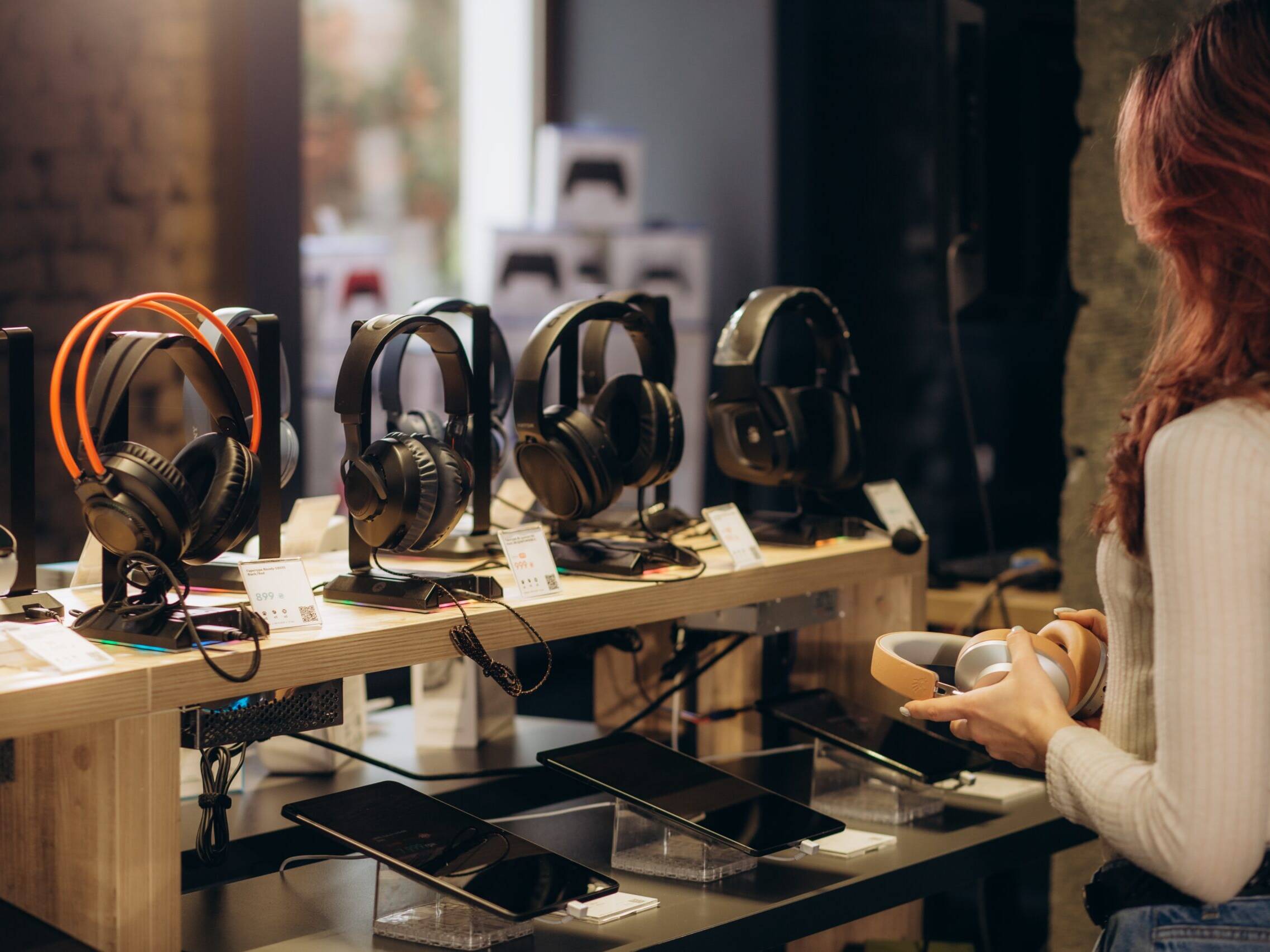 Girl,Buying,Headphones,In,Audio,Store,,Music,Fan.,High,Quality