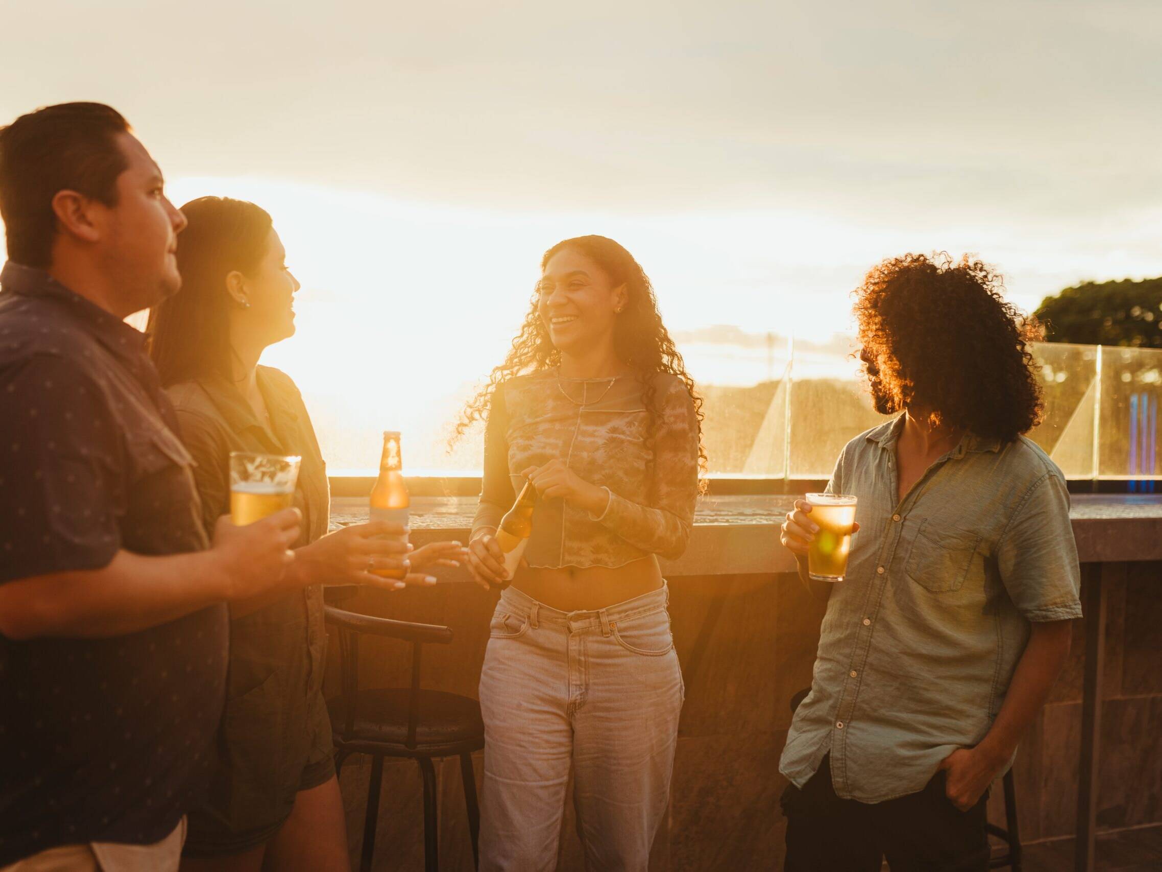 Group,Of,Young,Friends,Drinking,Beer,And,Talking,At,A